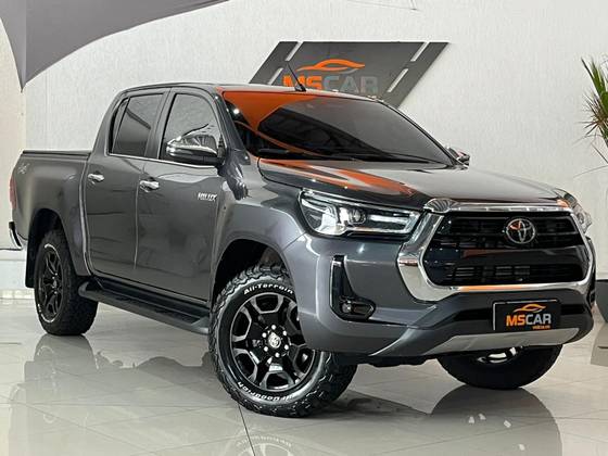 TOYOTA HILUX 2.8 D-4D TURBO DIESEL CD SRX 4X4 AUTOMÁTICO